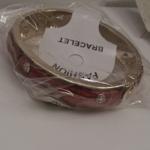 NWT BEAUTIFUL EFM EARRINGS & BRACELET RETAIL $32 - Picture 3 of 6